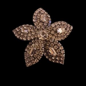 Vintage Unsigned Weiss Sparkling Silver Floral Brooch